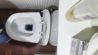 Do you want to see María peeing in the morning?