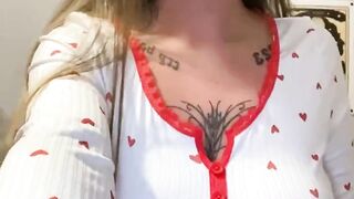 Scottish curvy slut loves fucking herself while her family is busy