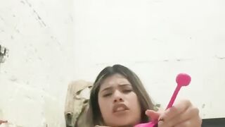 تجليخ عربية ساخنة في غرفة زوجها لحبيبها