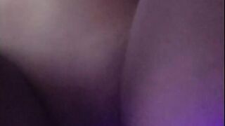 Me follo a mi mejor amiga suave para que su novio no se entere