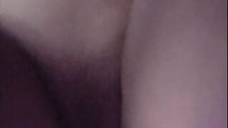 Me follo a mi mejor amiga suave para que su novio no se entere