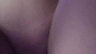 Me follo a mi mejor amiga suave para que su novio no se entere