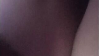 Me follo a mi mejor amiga suave para que su novio no se entere