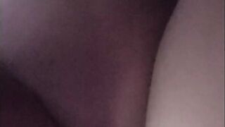 Me follo a mi mejor amiga suave para que su novio no se entere