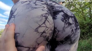 PAWG Stepsister lets Me Touch Her Big Ass in Tight Leggings Public